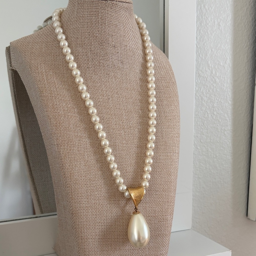 Vintage Sarah Coventry Pearl Necklace with Gold & Pearl  Pendant